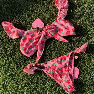 Strawberry field bikini set 🍓 Size Small